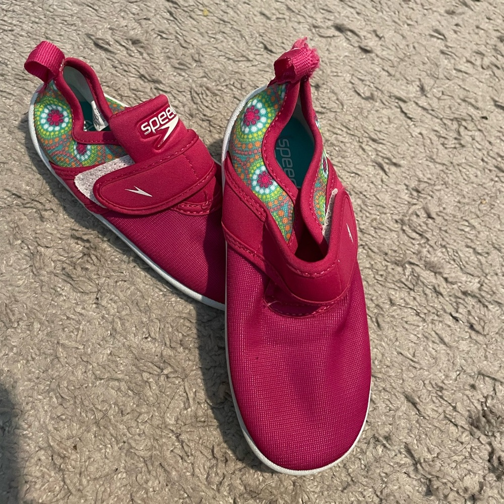 Speedo swim shoes, size 11 kids, pink and green